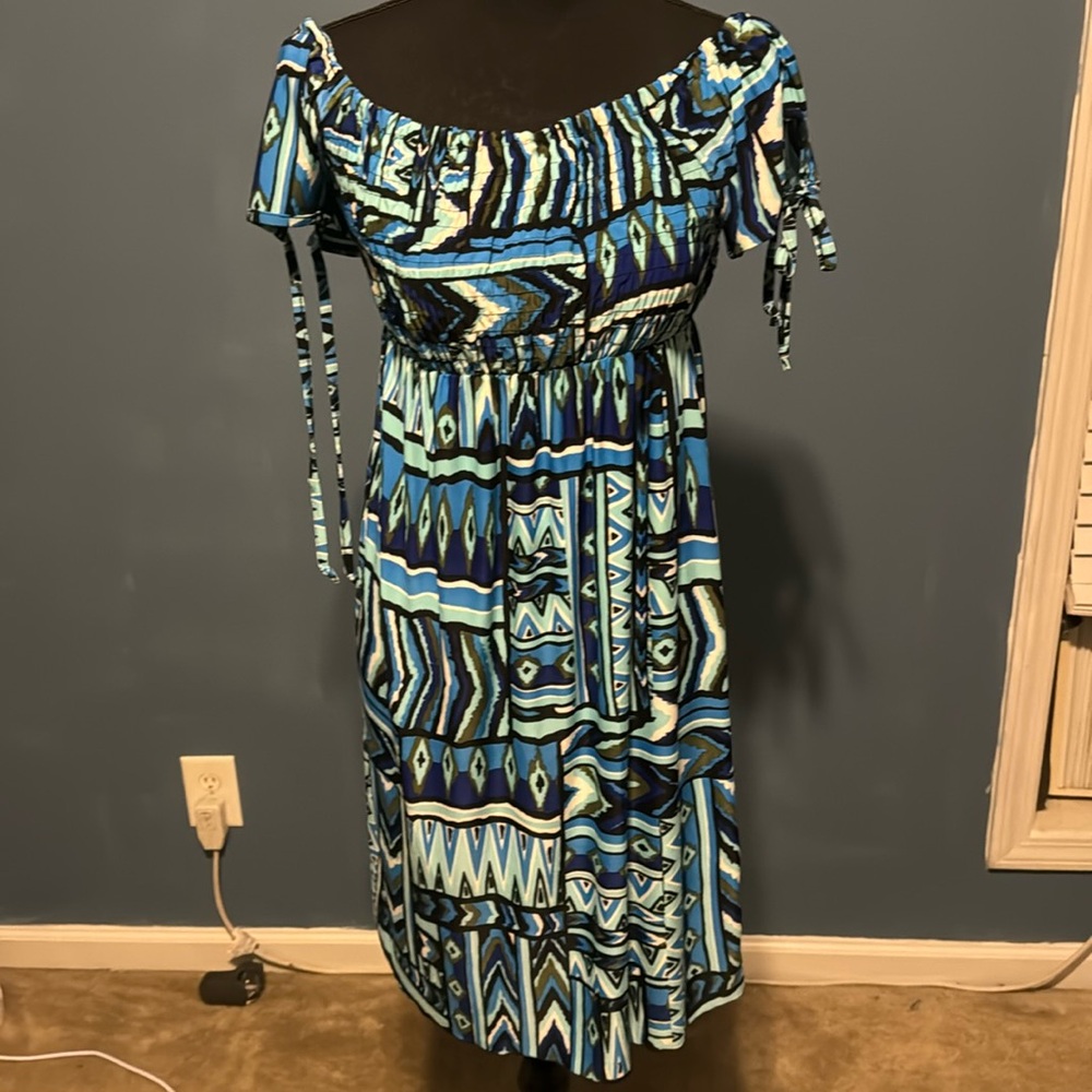 Item 82 NWOT Women Dress Size L